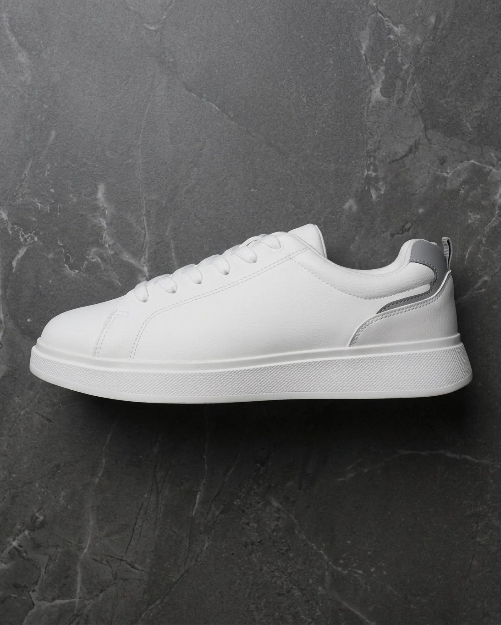 Goldstar White Casual Low-Top Sneakers For Men GS165