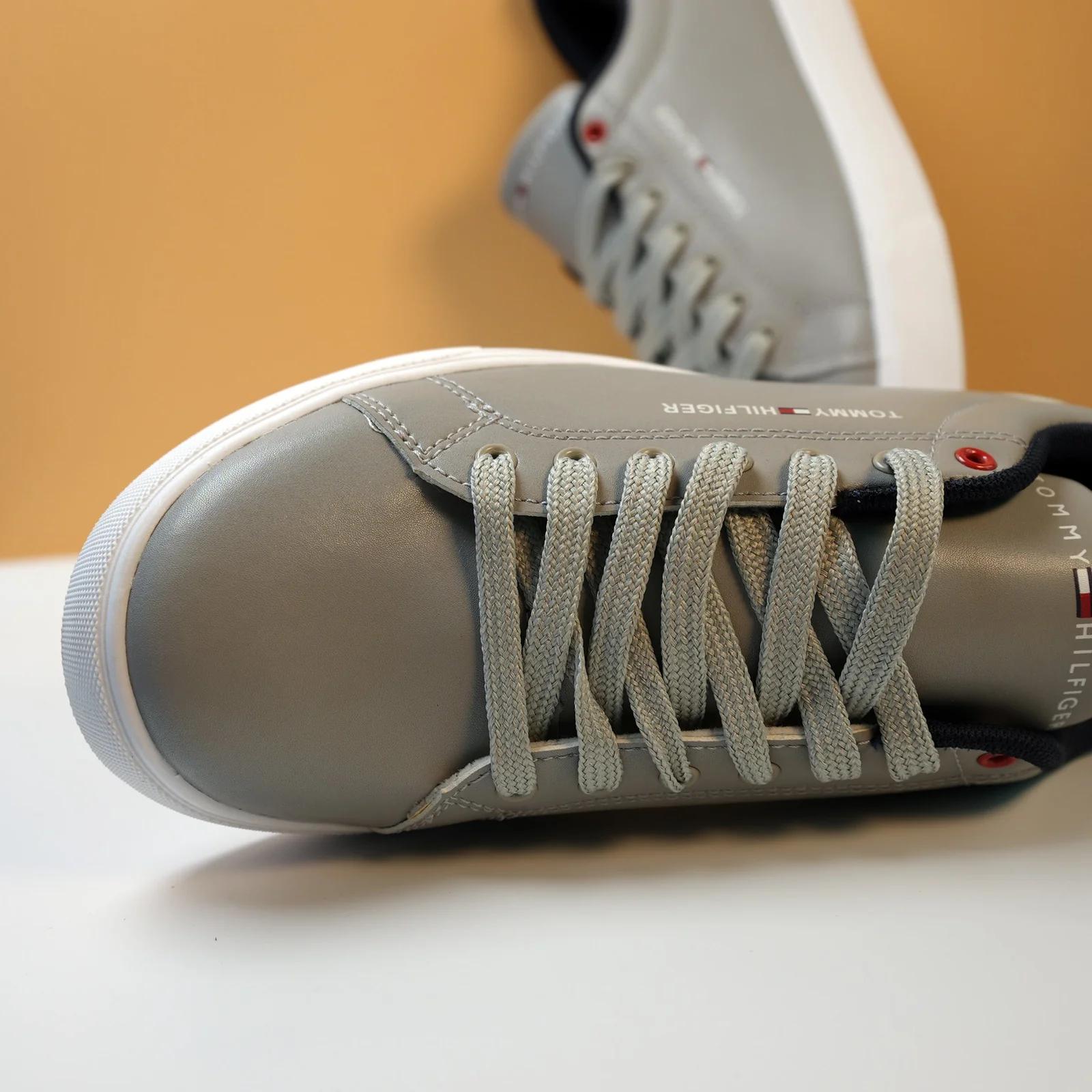 Tommy Hilfiger Men's Grey Leather Sneakers GS125